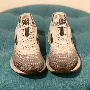 Brooks Levitate 2 running shoes size 7